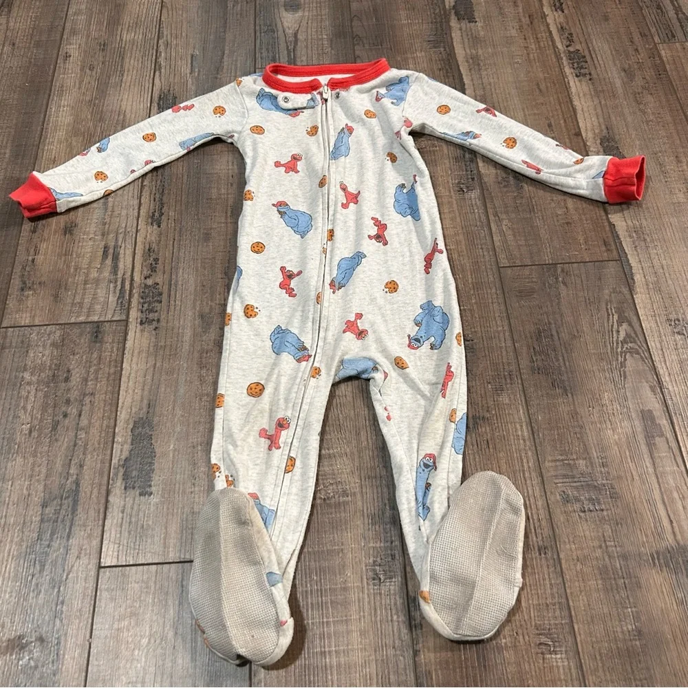 Carter’s Sesame Street Pajamas Footed Sleeper Size 24 Months Organic‎ Cotton